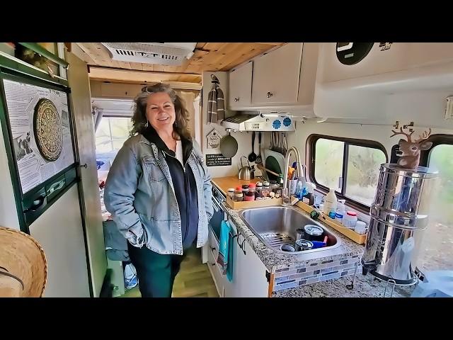 Life in a 1984 Class C RV: Nomadic Living on Social Security| TOUR