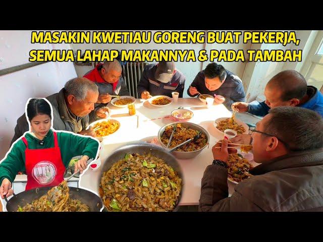 MASAK KWETIAU GORENG BUAT PARA PEKERJA, SEMUA ORANG MAKAN 2 PIRING, LANJUT PANEN CABE SAMA XIXI