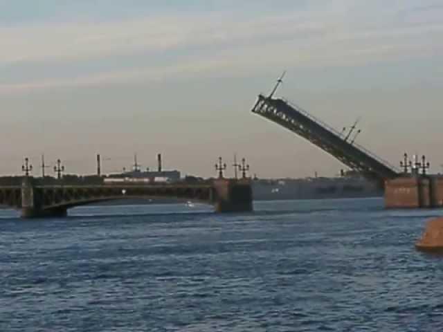 Как разводят мосты в Санкт-Петербурге