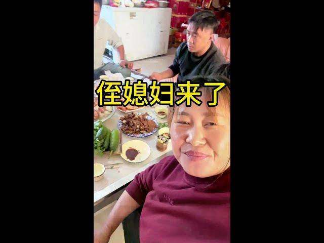 侄媳妇好久没来了，今天来了好好的喝一气#农村大集羊肉汤好接地气 #记录我的农村生活 #把家乡的味道分享给大家 #真材实料才能做出好味道 #山东大集羊汤姐