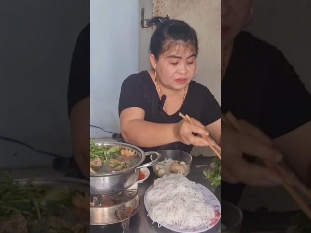 Lẩu Gà Lá Giang Ngon Mời Cả Nhà