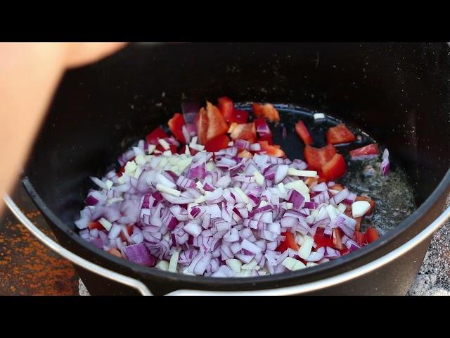 Bauerngulasch aus dem Dutch Oven