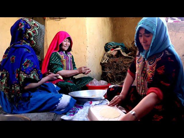 Village life afghanistan | cooking bosraqh in Jaghori, Afghanistan | SOYEE