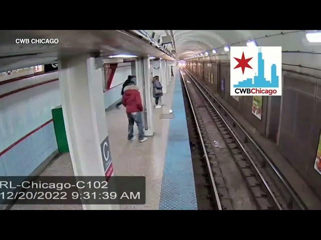 Man pushes woman onto train tracks in Chicago subway