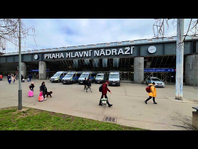 Prague Main Railway Station ( Praha hlavní nádraží )