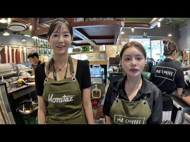 얼떨결에 카페에 새로운 한국 직원을 뽑았습니다.