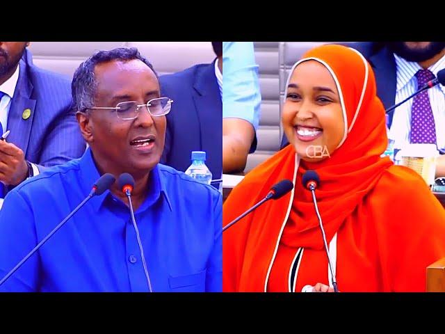 Xildhibaan Abdirashid Xidig Iyo Xildhibaan Gobsan Maxamed oo Dooddii Baarlamaanka Isu dhex Jawaabay.