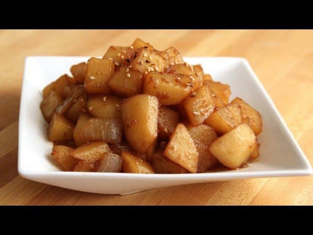 Potato side dishes (Gamjabokkeum: 감자볶음)