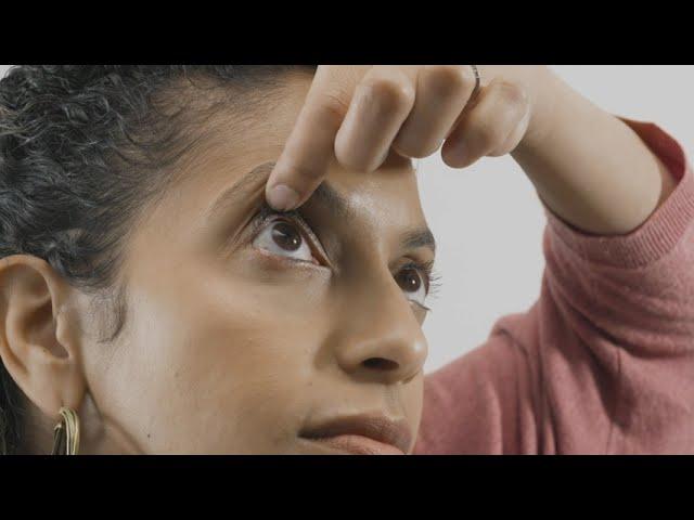 How To Apply And Remove Contact Lenses