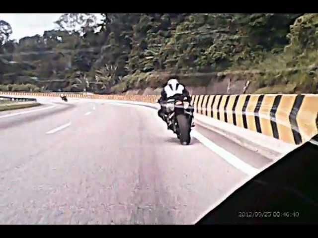 Superbike Cornering at Karak Highway by Ayah Pong