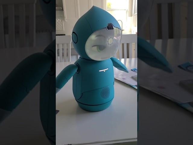 Creepy kids robot has emotions! 