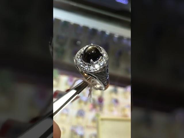 Thai black star sapphire rings. 2.64 carat. 泰国黑星光蓝宝石戒指。2.64 克拉。