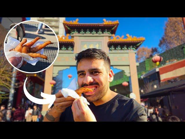 Probando comida callejera china en Buenos Aires: ¡Comen pata de pollo!