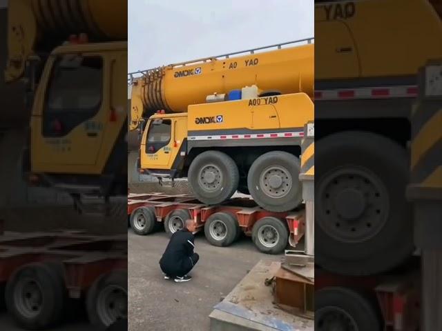 Xcmg Biggest Mobile Cranes |heavy lifting Equipments Lowbed Trucks shorts