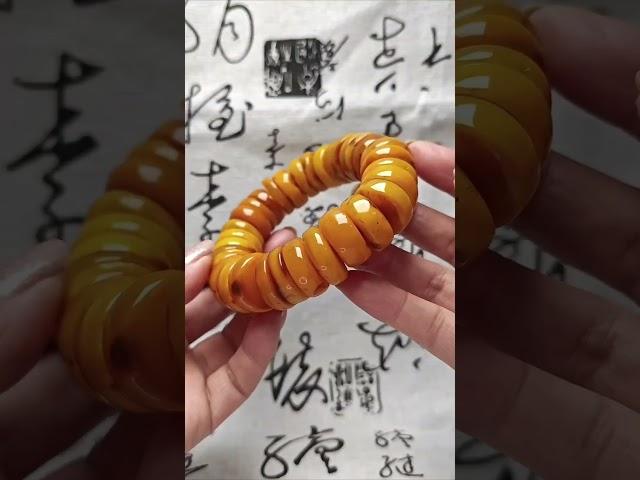 俄羅斯天然雞油黃車輪餅子老蜜臘手串.有意可聯繫https://carousell.app.link/JEB9bGhjHMbWhatsApp56612490 shuidifang8801