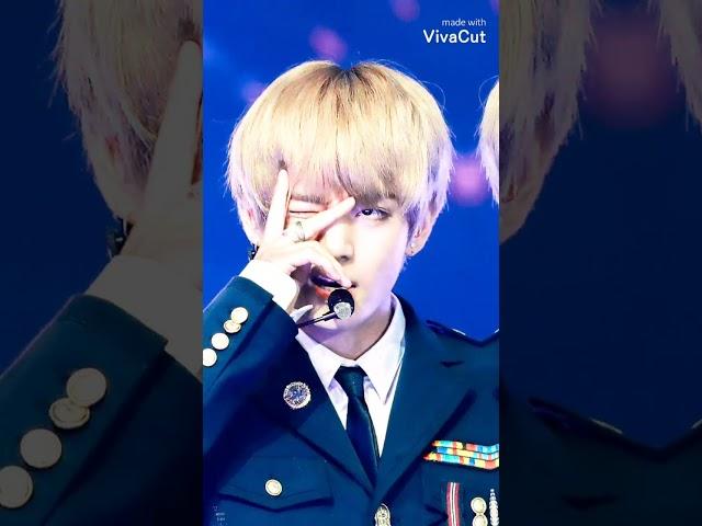 BTS [방탄소년단] Kim Taehyung -  Signature "V" Pose    #Shorts