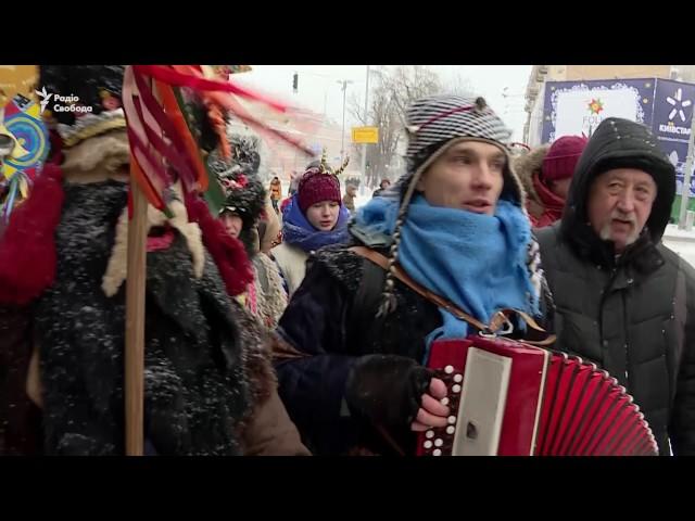 Різдвяна хода в Києві. На Софійській площі пісні, колядки, вертеп та традиційні українські гуляння