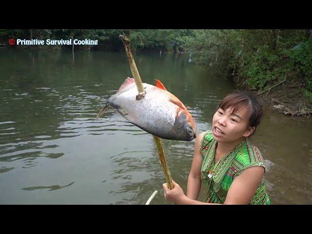 Primitive Technology: Primitive Life Catch Big Fish With Egg - Skills Cooking Fish for Survival