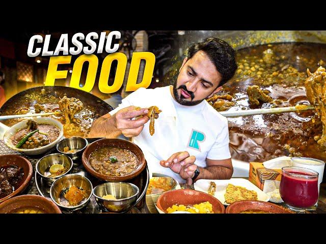 Classic Food of Lahore and Classic Cars | Payee, Desi Murgha, Chicken Channay or Halwapori Nashta