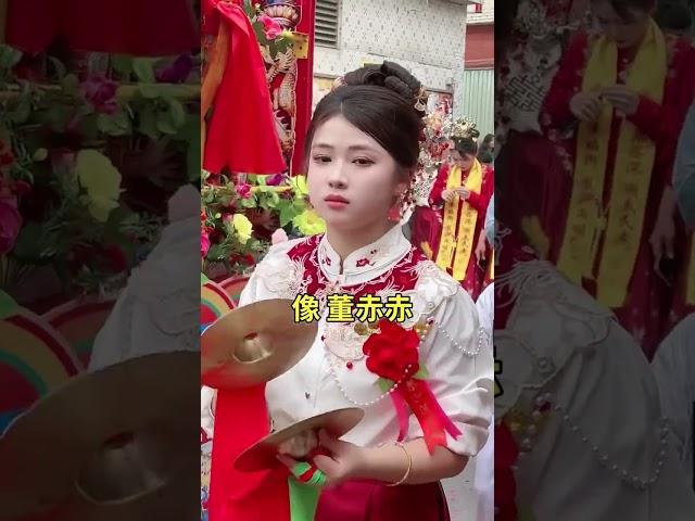 像董赤赤#潮汕民俗文化 #潮汕美女 #潮汕营标旗 #标旗美女 #弘扬和传承民俗文化