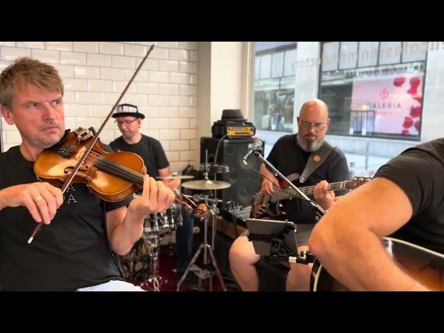Who has their own band in the café? Sundays in the sono.
