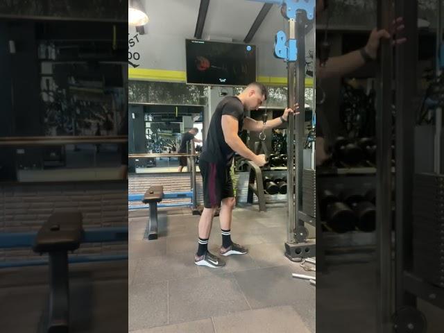 Single arm reverse pushdown triceps
