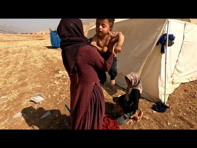 Nomads of life [fixing children's hair by nomadic mothers