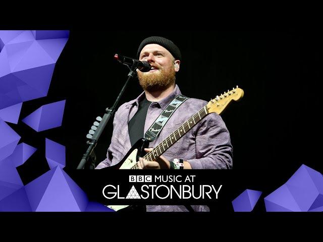 Tom Walker - Leave A Light On (Glastonbury 2019)