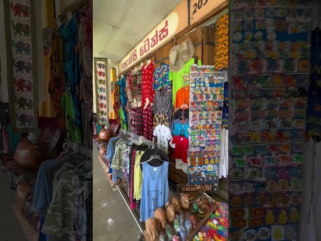 Bazaar in Sri Lanka - Kandy #walkingtour #srilanka #bazaar #centralmarket #shopping #kandy