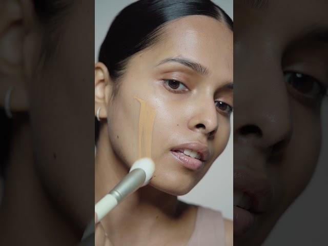 This new foundation from M.A.C is everything  M.A.C Studio Radiance 