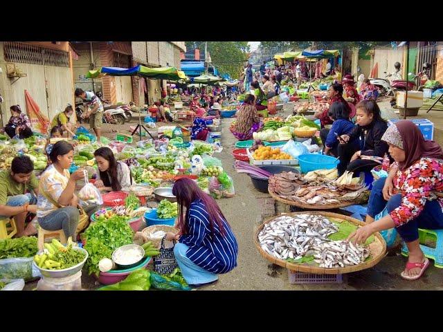 Lifestyle Vendors In Vegetable Market Scene: Street Food, Pork, Seafood & More | Mak Mak Market