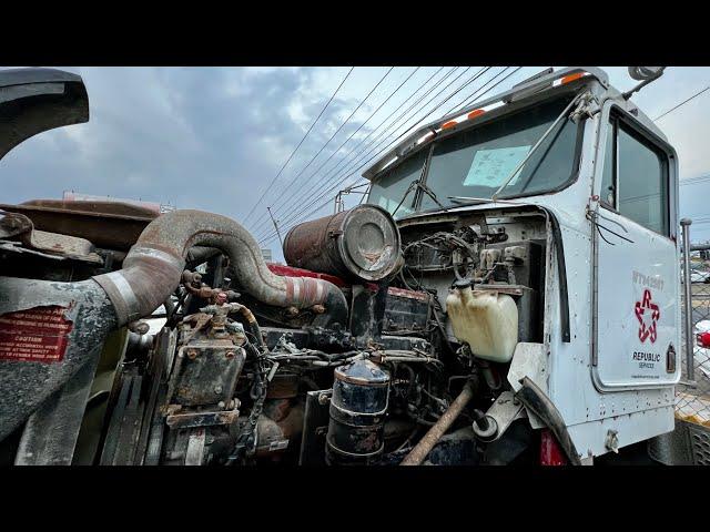 Corte Kenworth T800 con motor Cummins N14 ESP 410/460hp tapas rojas 