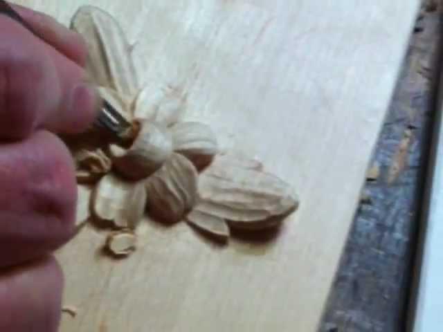 WOODCARVING : Carving a Simpel Flower