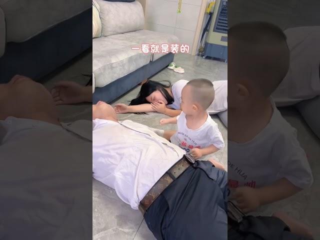 Mom fainted and dad fainted  how would the child react differently?# Moe Baby# Funny Daily# cutebaby