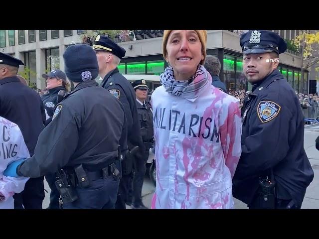 Macy's Thanksgiving Day Parade DISRUPTED by Palestine & Climate Protesters - NYC