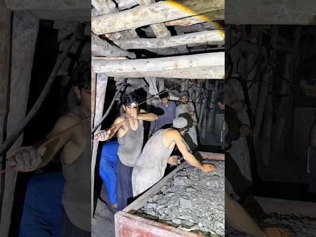 How workers communicate with mine train trolley driver from 2000m underground toward the surface