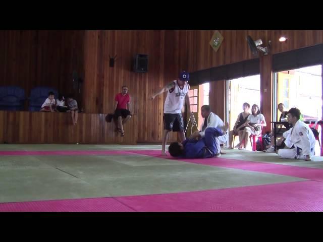 Penang BJJ Open 2013 - Final -70 KG White Belt - Dinny Gapar (BJJ SG) vs Derrick (Budo Academy)