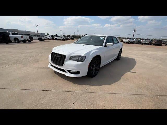 2023 Chrysler 300 Ft. Worth, Dallas, Arlington, Irving PH652647