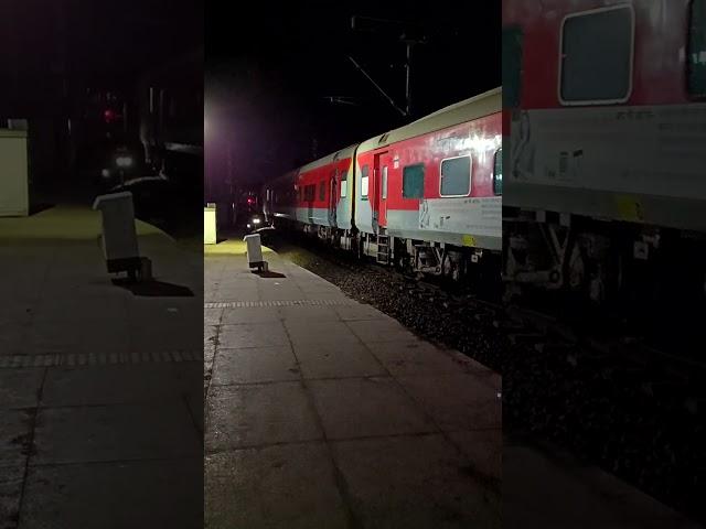 19712 Bhopal Jaipur Express departing from Ratlam Junction(RTM)