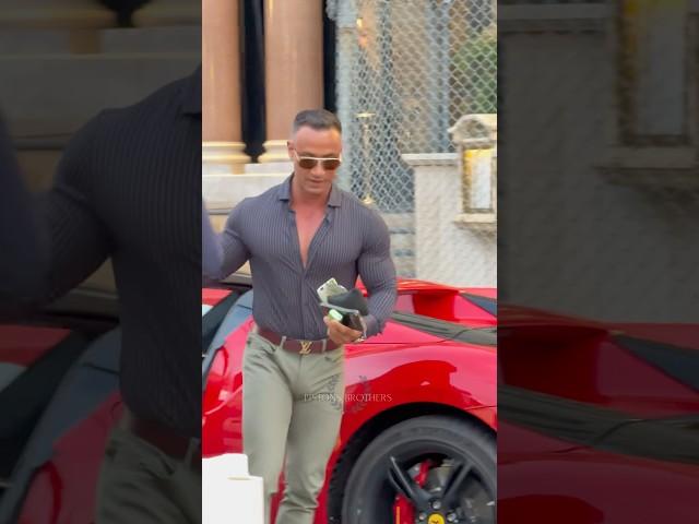 Humble rich bodybuilder tips x2 100€ to Valet at Hotel Paris #monaco #luxury #trending#lifestyle#fyp