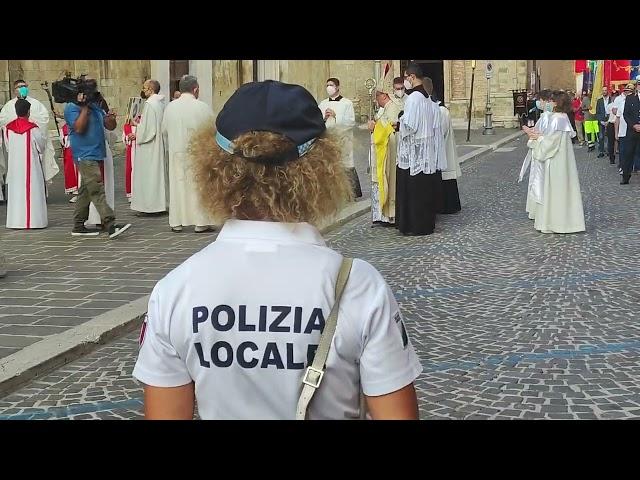 Apertura porta santa Atri, col vescovo di Teramo-Atri