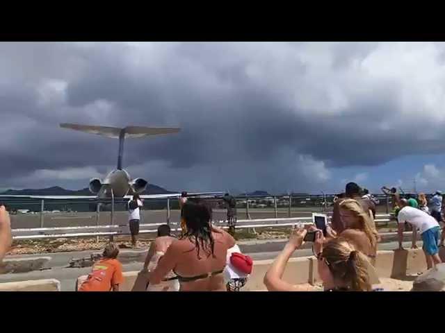 St. Maarten’s Airport Beach, Woman loses Ipad in ocean cause winds