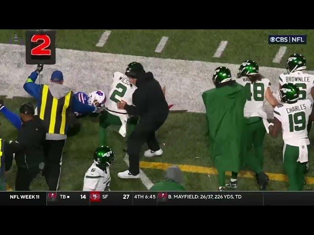 #Jets HC Robert Saleh shows his loyalty to Zach Wilson by saving him from a fall on the sidelines