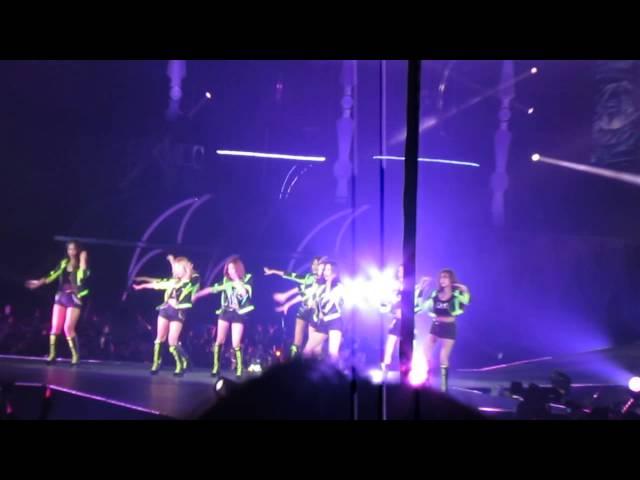 [FANCAM] 131110 SNSD GG World Tour in Hong Kong -  Flower Power