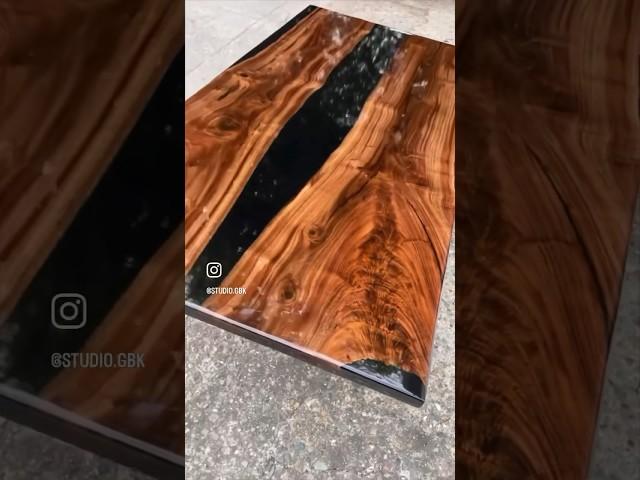 After 4 tries I finally finished the Clear Coat #woodworking #diy #art #epoxy #resin #live #edge