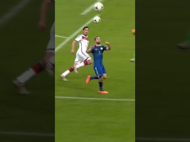 Gonzalo Higuaín vs Manuel Neuer #football.️‍ #argentina #higuain