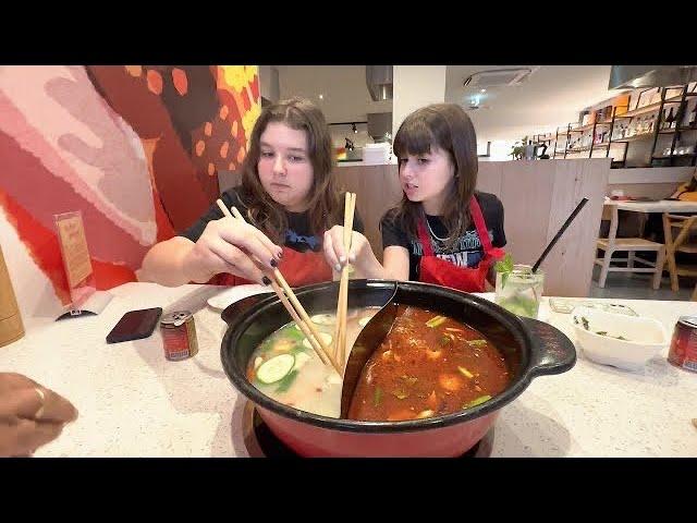 ΤΡΩΜΕ ΓΙΑ ΠΡΩΤΗ ΦΟΡΑ HOT POT ! TRYING FOR THE FIRST TIME HOT POT AMSTERDAM