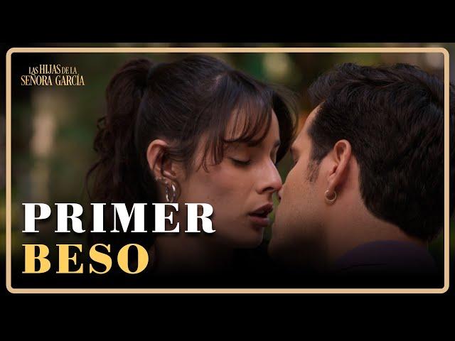 Valeria y Arturo se besan por primera vez | Las Hijas de la Señora García 4/4 | Capítulo 25