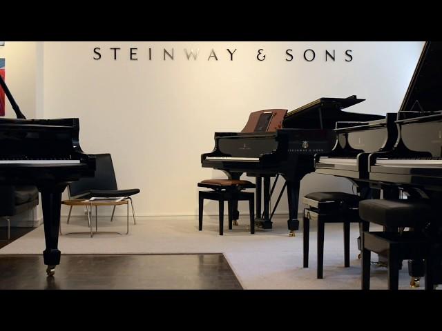 På innsiden av Steinway Piano Gallery Oslo