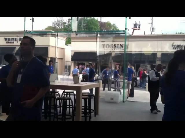 Apple Store @ the Highland Village in Houston, Tx 6